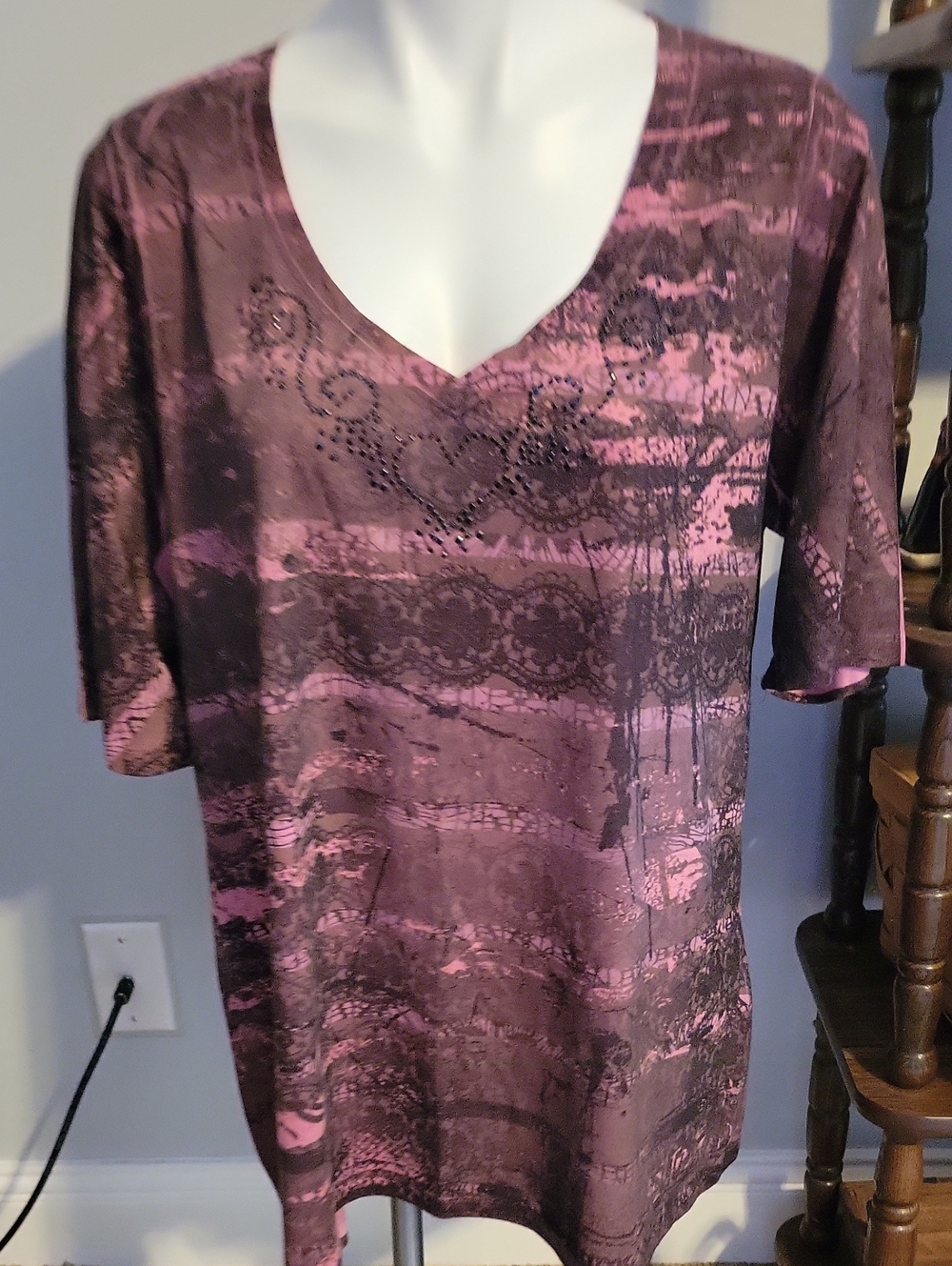 V-Neck Rhinestone Detail Pullover Tee in Plum Design..size 1X
